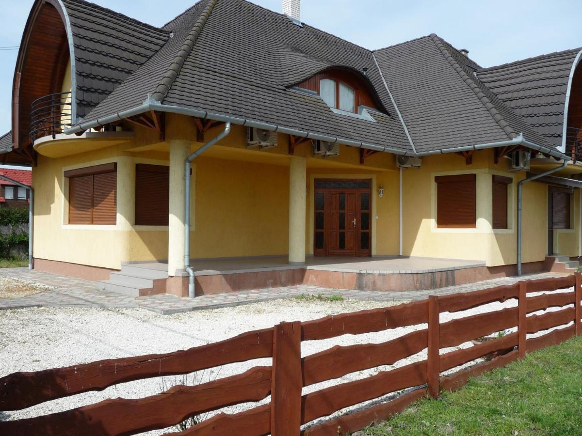 Nadas Tarsashaz Balatonlelle Exteriér fotografie