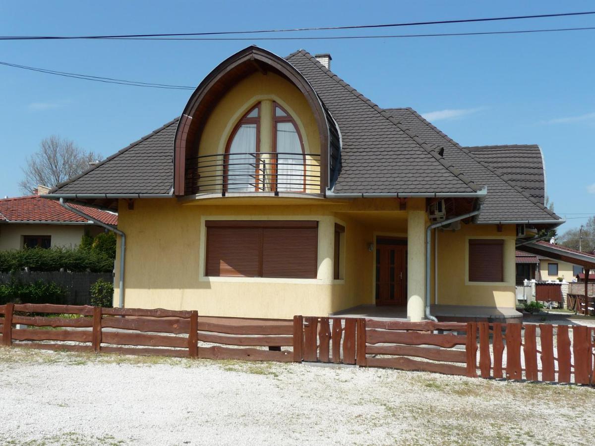 Nadas Tarsashaz Balatonlelle Exteriér fotografie