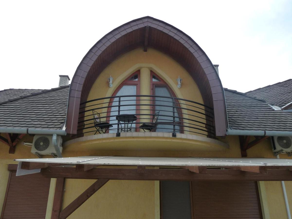 Nadas Tarsashaz Balatonlelle Exteriér fotografie