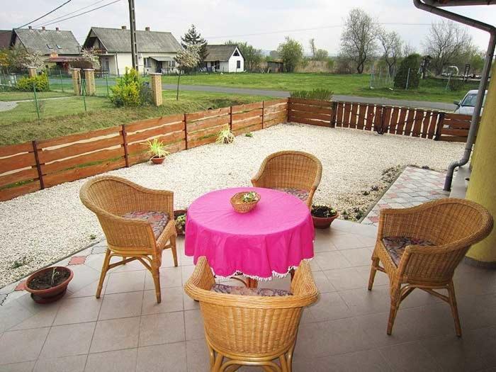 Nadas Tarsashaz Balatonlelle Exteriér fotografie