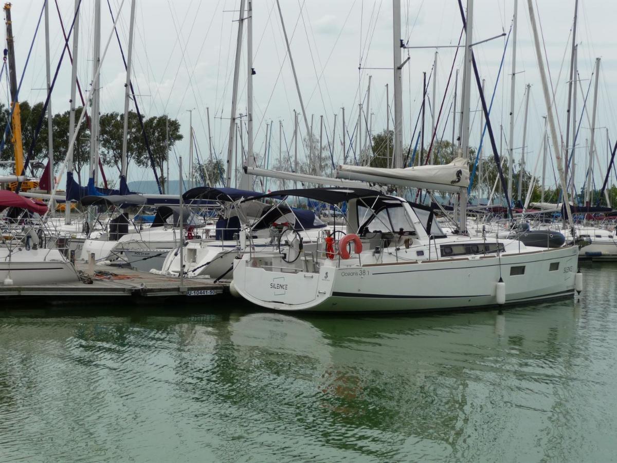 Nadas Tarsashaz Balatonlelle Exteriér fotografie